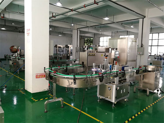 大型黃豆醬濃醬灌裝機-全自動黃豆醬生產(chǎn)線實拍