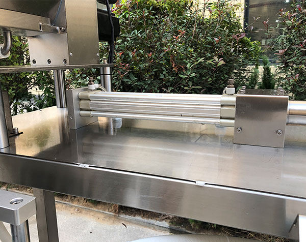 直線式榨菜灌裝生產線細節圖