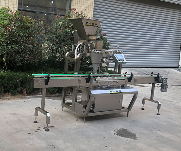 瓶裝定量醬腌菜灌裝生產(chǎn)線實(shí)拍圖