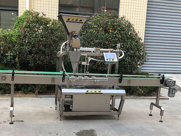 臥式醬料灌裝機流水線實拍圖