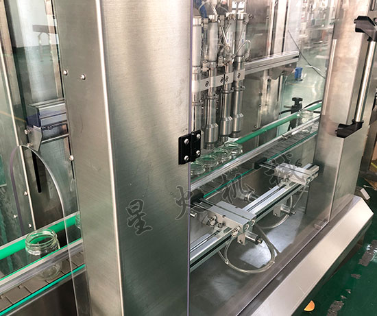 全自動醬類灌裝機(jī)設(shè)備展示