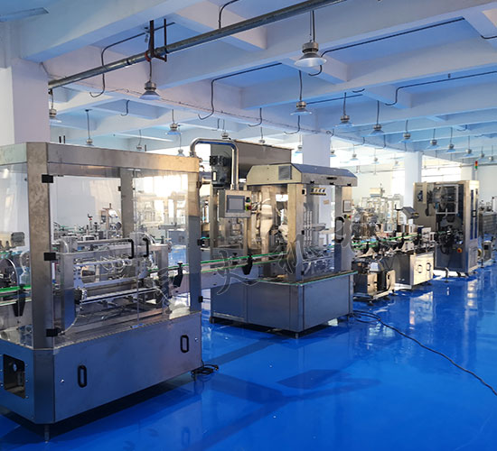 自動(dòng)化香菇醬灌裝機(jī)設(shè)備車(chē)間實(shí)拍