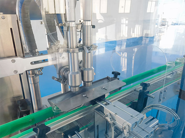 自動化香菇醬灌裝機設備車間實拍